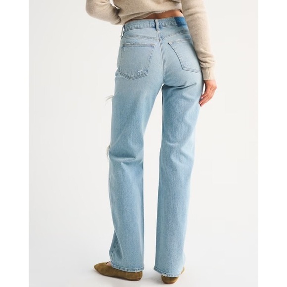 Abercrombie & Fitch Denim - Abercrombie & Fitch The 90s Relaxed Jean Womens 30/10S Light Wash High Rise Dist